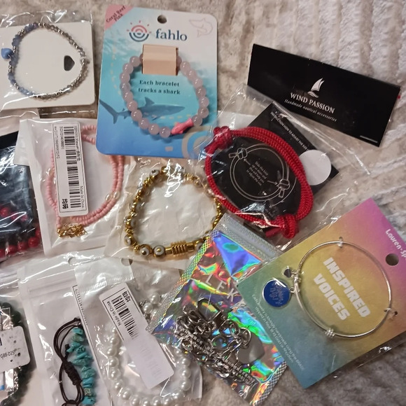 NWT 26 ASSORTED BRACELETS - Picture 4 of 5